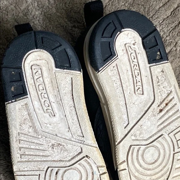 Jordan Kids Black and Pink Sneakers Size 6C - Picture 9 of 10